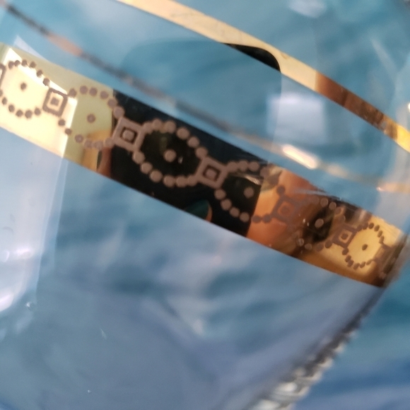 Mid Century Gold Rimmed Carafes and Glasses - Picture 8 of 8